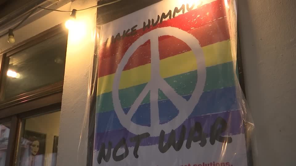 Video: Hummus statt Krieg: Palästinensisch-israelisches Restaurant in Berlin Video: Hummus statt Krieg: Palästinensisch-israelisches Restaurant in Berlin