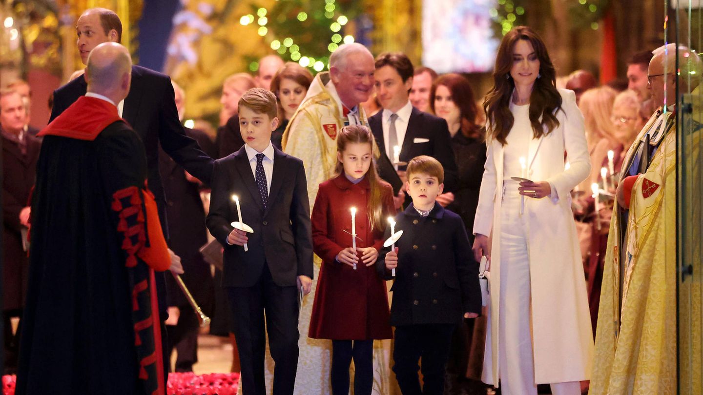 The Royals at the Christmas concert: George, Charlotte and Louis sent Christmas mail