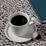 Ob am Frühstückstisch oder nachmittags zum Kuchen: Kaffee gehört für viele Menschen zum Alltag. Und das schwarze Gold ist auch laut Google das am häufigsten gesuchte Getränk.