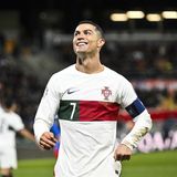 Nicht nur unter Comic-Fans tobt ein Glaubenskampf. Auch im Fußball lautet seit mittlerweile knapp zwei Jahrzehnten die Frage: Ronaldo oder Messi? Laut Google-Anfragen schlägt CR7 den argentinischen Weltmeister.