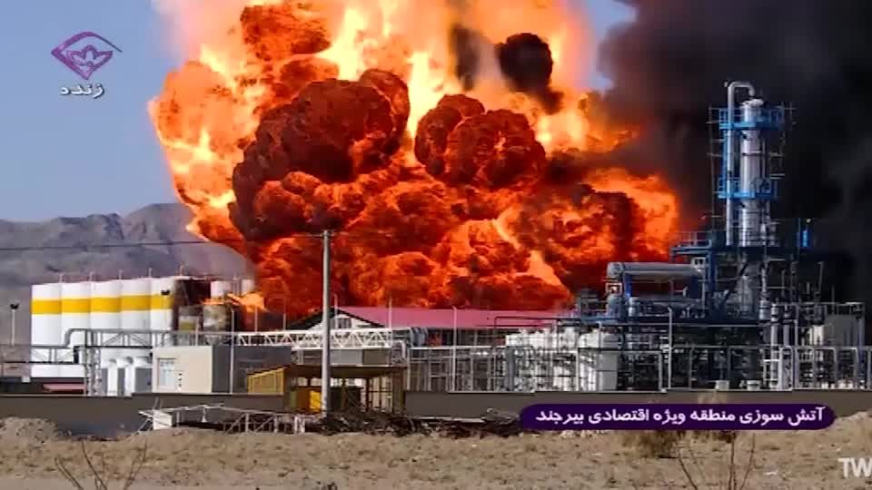 Video: Gewaltige Explosionen bei Raffineriebrand im Iran Video: Gewaltige Explosionen bei Raffineriebrand im Iran