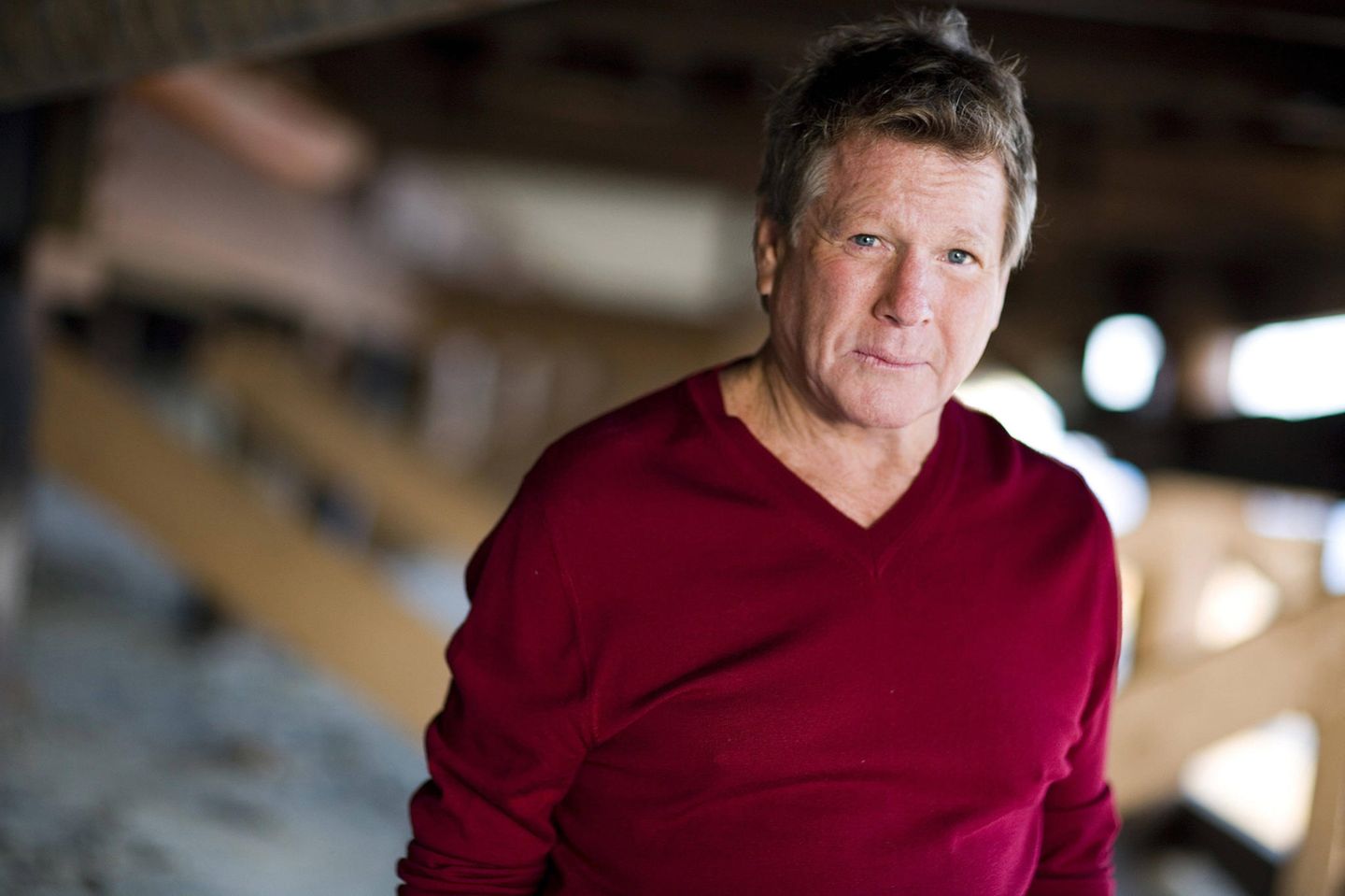 Mit dem Liebesdrama "Love Story" wurde Ryan O'Neal weltberühmt. Der frühere Amateurboxer hatte 1970 mit dem Film von Regisseur Arthur Hiller seinen großen Durchbruch und wurde für einen Oscar nominiert. Zwei Jahre später war O'Neal an der Seite von Barbra Streisand in der Komödie "Is' was, Doc?" von Regisseur Peter Bogdanovich zu sehen, 1973 dann an der Seite seiner Tochter Tatum O'Neal in Bogdanovichs Erfolgsfilm "Paper Moon", wofür er für einen Golden Globe nominiert wurde. Unter Regie-Legende Stanley Kubrick spielte der in Los Angeles geborene Schauspieler 1975 die Hauptrolle in dem Historienfilm "Barry Lyndon". Zwischen 2005 und 2017 wirkte er in der Serie "Bones - Die Knochenjägerin" mit. O'Neal war zwei Mal verheiratet und zwei Mal geschieden. Ende der 1970er Jahre begann er eine Beziehung mit Schauspielkollegin Fawcett ("Drei Engel für Charlie"). Die Liaison endete 1997, nachdem Fawcett O'Neal Berichten zufolge in flagranti mit einer anderen Schauspielerin erwischt hatte. 2001 kamen die beiden wieder zusammen und blieben es bis zu Fawcetts Tod im Jahr 2009. Er starb am 8. Dezember im Alter von 82 Jahren.