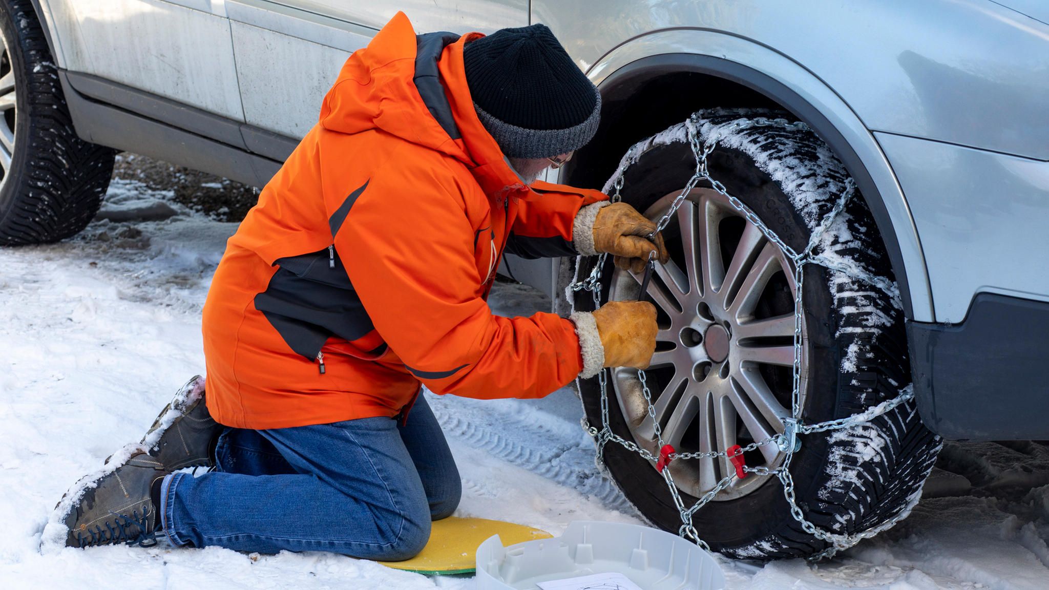 Winterreifen: Hyundai präsentiert Autoreifen mit integrierten Schneeketten