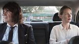 Ines und Toni sitzen im Auto