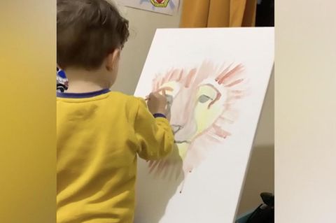 Mini-Picasso: Von der Tapete auf die Leinwand: Dieser Vierjährige begeistert mit seinen Kunstwerken schon Millionen Menschen