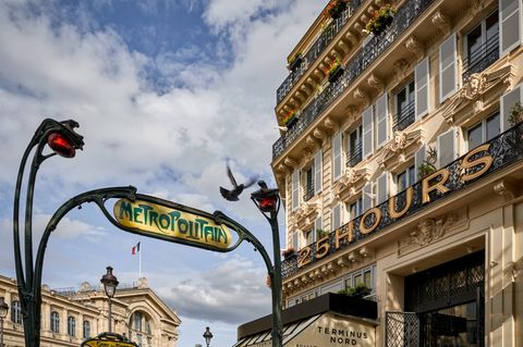 Das 25hours Hotel Paris Terminus Nord neben der Metro