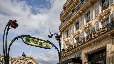 Das 25hours Hotel Paris Terminus Nord neben der Metro