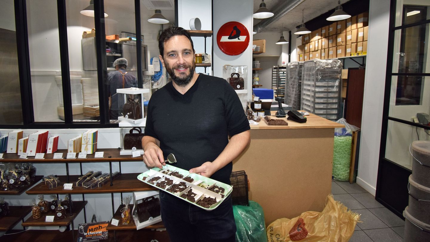 Die besondere Chocolaterie mit einem guten Zweck: Inhaber Stephane Petillion hat seinen IT-Job an den Nagel gehängt und das Schokoladenhandwerk erlernt. In seiner Les Copains de Bastien wird vom Rösten der Kakaobohnen über das Conchieren und Konfektionieren alles selbst gemacht. Inzwischen beschäftigt er sieben Leute, die zuvor obdachlos waren.