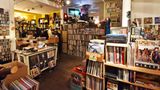 Balades Sonores ist die Fundgrube für Vinyl-Fans: 2022 sind Thomas Changeur und Esther Marti mit ihren 15.000 LPs in einen Laden in der Rue Pierre Picard umgezogen.
