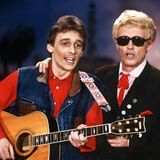 Mehr als 50 Millionen Tonträger soll Heino verkauft haben. Er ist entsprechend ein vermögender Mann. Als er noch in Bad Münstereifel lebte, versprach er seine Millionen demjenigen, der ihn und Hannelore pflegt. Dies soll nun sein Manager Helmut Werner und dessen Familie werden, wie Heino jüngst der "Bild"-Zeitung sagte. Sein leiblicher Sohn Uwe (links im Bild bei einem gemeinsamen Auftritt im Jahr 1990) soll nur den Pflichtteil bekommen. Wenn er selbst einmal stirbt, soll Werner dafür sorgen, dass sein Werk für die Nachwelt bedeutsam bleibt, so Heinos Wille.