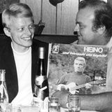 An den Abenden und an den Wochenenden trat der Mann mit dem unverwechselbaren Bariton aber immer auf die Bühne und konnte schnell als Profimusiker Fuß fassen. Die blonden Haare und die schwarze Sonnenbrille sind dabei seit Jahrzehnten das unverwechselbare Markenzeichen von Heino - die Sonnenbrille trägt er weiter, obwohl seine einst erkrankten blauen Augen lange genesen sind. Auf einigen alten Aufnahmen ist Heino noch ohne späteres sein Markenzeichen abgelichtet – die obenstehende zeigt ihn mit US-Schauspieler Dan Blocker bei einem Treffen im Playboy-Restaurant in Hollywood Anfang Dezember 1968.