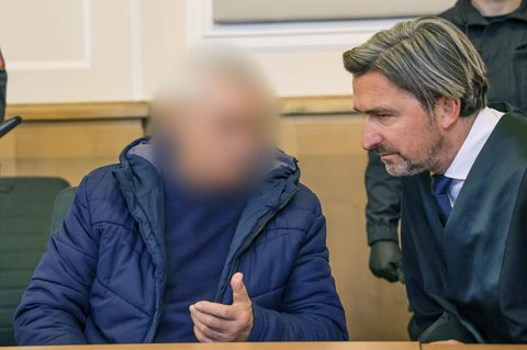 Der 82-jährige Sportschütze Giuseppe Del B. (links) vor Gericht: 
