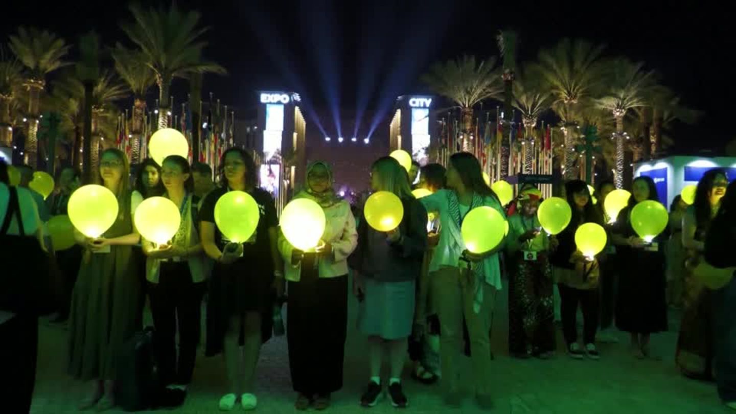 Video: COP28: Ballons sollen zur Eile mahnen
