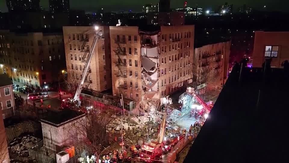 Video: New Yorker Wohnhaus zum Teil eingestürzt