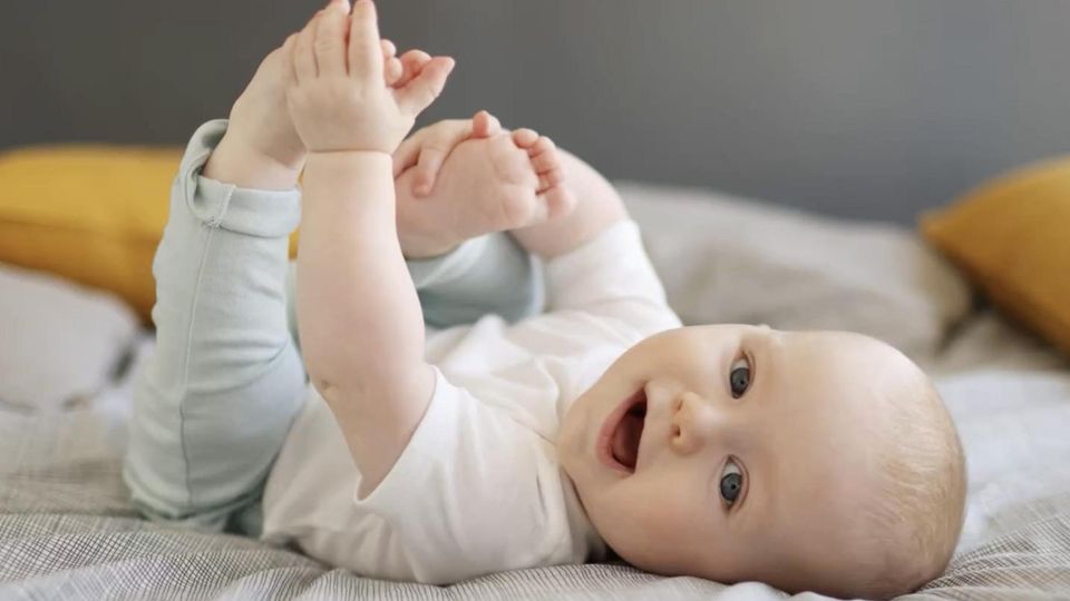 Babynamen: Von hinten wie von vorne lesbar – hier sind zehn schöne Palindrom-Namen Babynamen: Von hinten wie von vorne lesbar – hier sind zehn schöne Palindrom-Namen