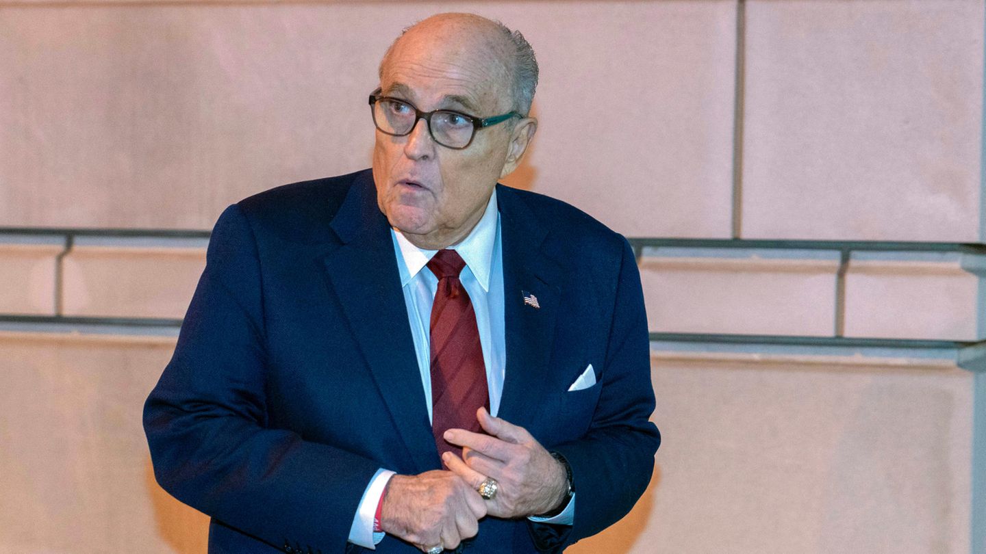 Rudy Giuliani: Trump's Ex-lawyer In Court For Defamation - 24 Hours World