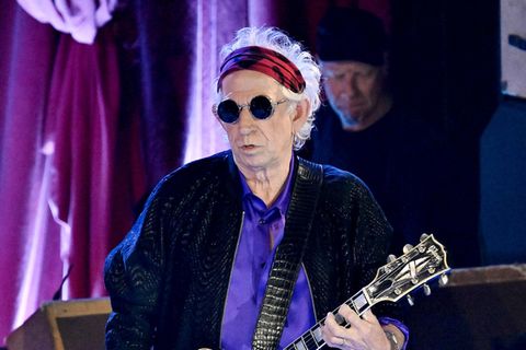 Keith Richards mit Sonnenbrille und Stirnband