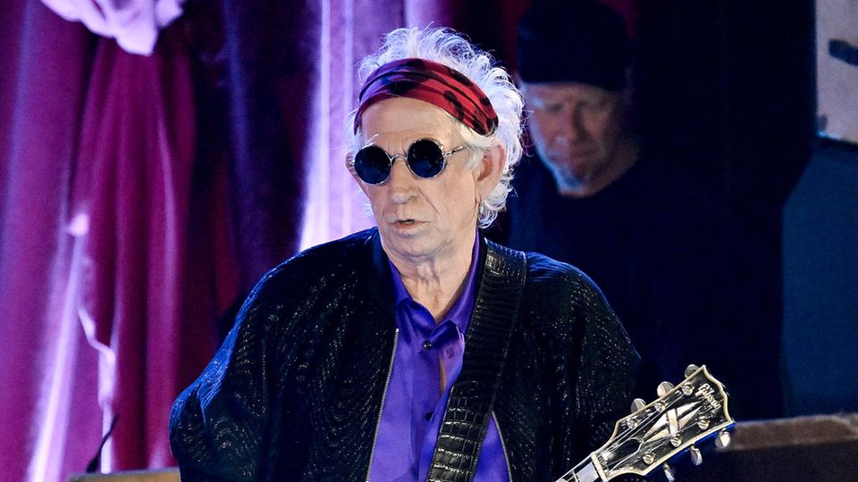 Keith Richards mit Sonnenbrille und Stirnband