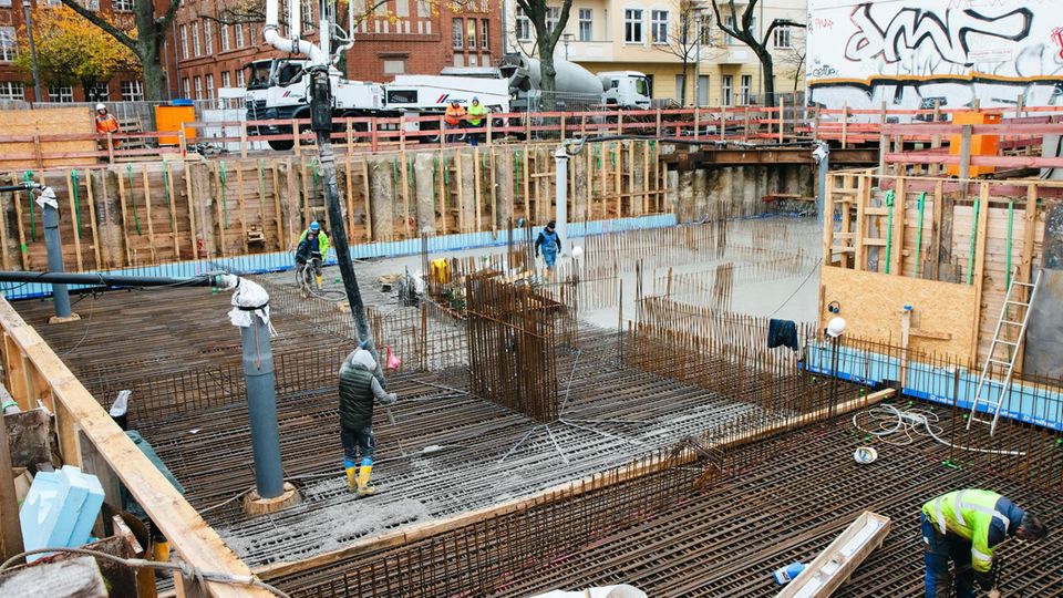 Spatenstich in Berlin für die Begegnungstätte "Butze" Spatenstich in Berlin für die Begegnungstätte "Butze"
