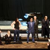 Schaupieler bei den Proben auf der Bühne