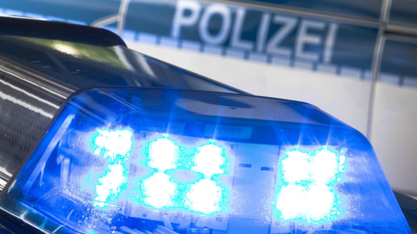 Polizeibeamte mussten eine Schlägerei an einer Schule in Berlin beenden (Symbolbild)