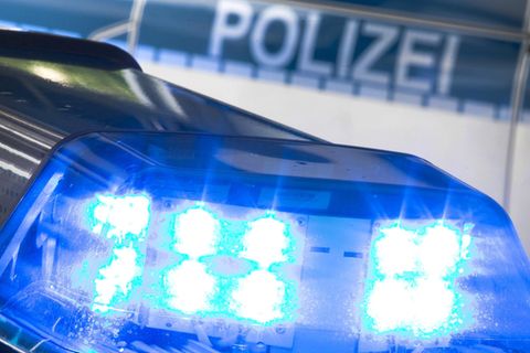 Polizeibeamte mussten eine Schlägerei an einer Schule in Berlin beenden (Symbolbild)