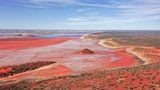 ... und Highlights wie die Geisterstadt Gwalia oder die Salzpfannen des Lake Ballard laden zum Staunen ein. Auf der Strecke gibt es beinahe überall die Möglichkeit, ein Känguru oder einen Emu zu entdecken – es lohnt sich also, die Augen offen zu halten für tierische Begegnungen.   Länge: 2224 Kilometer  Dauer: 6 Tage