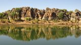 Ein Abenteuer in der echten Wildnis, das erlebt man heutzutage kaum noch irgendwo. In der Kimberley Region in Western Australia ist das noch möglich. Und sie lässt sich wunderbar durch einen Roadtrip von Broome zum Purnululu Nationalpark erkunden. Die besondere Landschaft in der Gegend hält viele Kulturhighlights und Denkmäler der Aboriginals bereit.