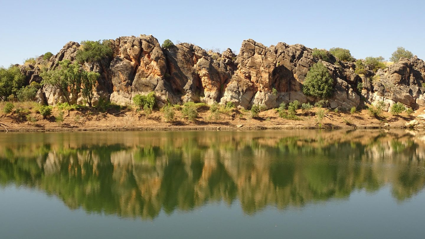 Kimberley Wilderness Loop Ein Abenteuer in der echten Wildnis, das erlebt man heutzutage kaum noch irgendwo. In der Kimberley Region in Western Australia ist das noch möglich. Und sie lässt sich wunderbar durch einen Roadtrip von Broome zum Purnululu Nationalpark erkunden. Die besondere Landschaft in der Gegend hält viele Kulturhighlights und Denkmäler der Aboriginals bereit.