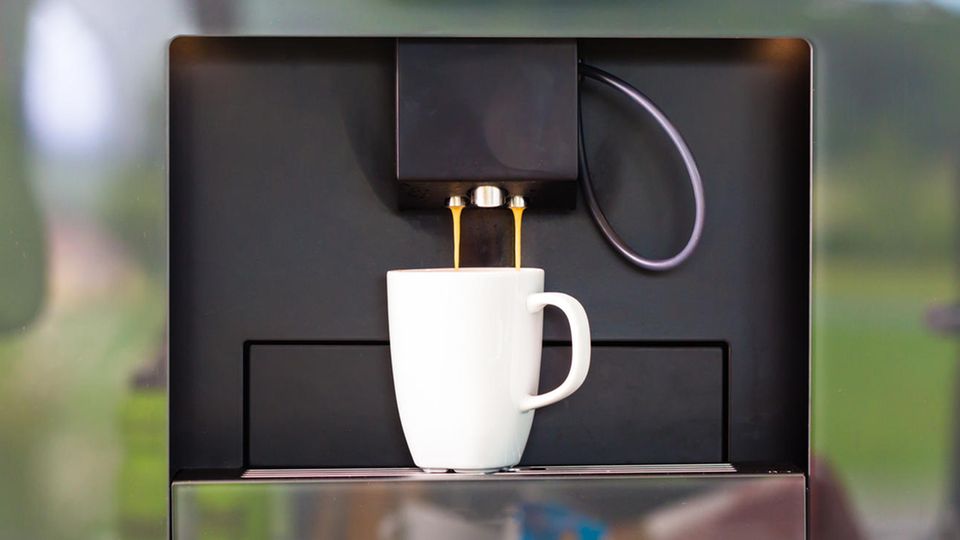 Kaffee aus dem Vollautomaten: In diesen Maschinen stecken besonders viele Keime