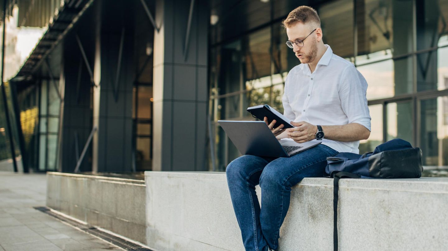 Hybrides Arbeiten bleibt ein Megatrend, für den Arbeitgeber Lösungen finden müssen