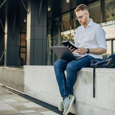 Hybrides Arbeiten bleibt ein Megatrend, für den Arbeitgeber Lösungen finden müssen