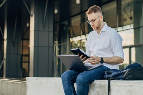 Hybrides Arbeiten bleibt ein Megatrend, für den Arbeitgeber Lösungen finden müssen