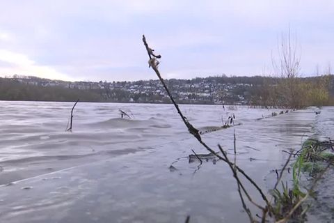 Video: Volle Flüsse durch Regen und Tauwetter