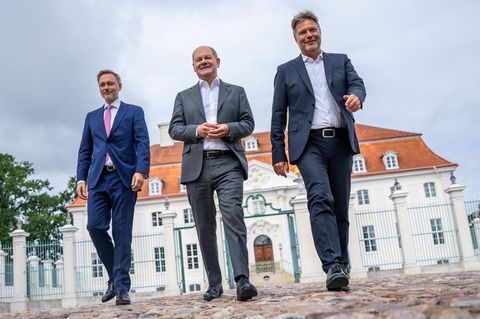 Lächeln im Gesicht: Nach langem Ringen einigen sich der Kanzler und seine Koalitionspartner auf einen Haushalt für 2024