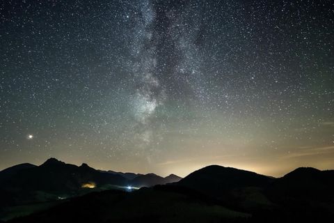 Bis zu 120 Sternschnuppen pro Stunde. Der Höhepunkt der Geminiden ist ein einzigartiges Himmelsspektakel.