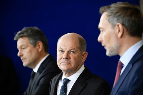 Scholz, Lindner, Habeck nach Verhandlungsnacht: Kriegt die Ampel so die Kurve?