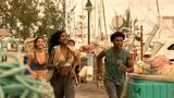 Platz 8: Outer Banks  Schöne junge Menschen, viel Action und ein Hauch Mystery: "The Outer Banks" hat das alles. Als nach zwei Jahren Warten im Frühjahr die dritte Staffel startete, konnten sich die Fans offenbar nicht mehr halten vor Freude – und verbrachten 402 Millionen Stunden mit ihren geliebten "Pogues".