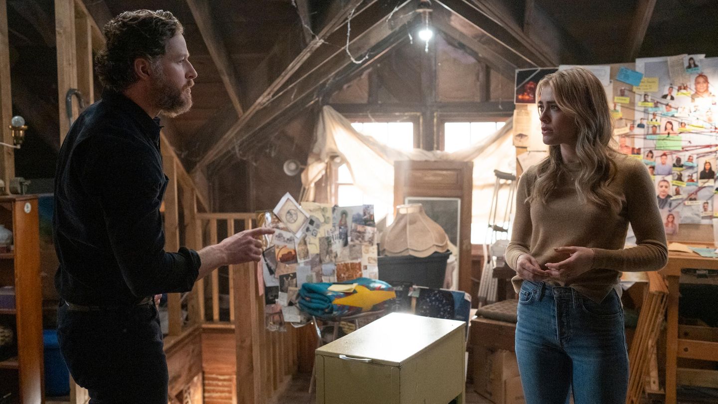 Platz 10: Manifest  Ein Flugzeug gerät in eine Turbulenz – und taucht erst Jahre später inklusive der verwirrten Passagiere wieder auf. Die Faszination der Mystery-Geschichte von "Manifest" ist leicht zu erklären. Dass Staffel 4 nun 262 Millionen Stunden kommt, ist also alles andere als geheimnisvoll.