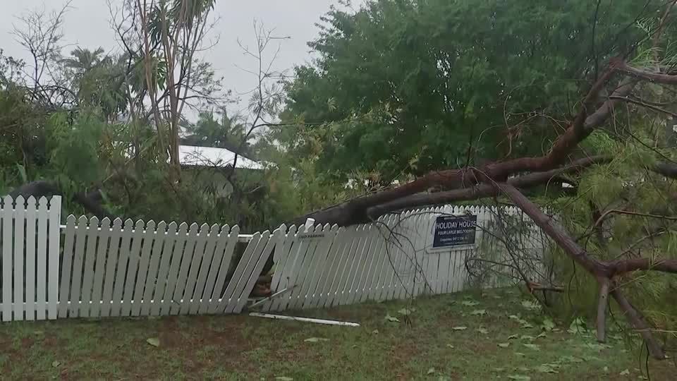 Video: Australien: Tropensturm sorgt an Ostküste für Verwüstungen