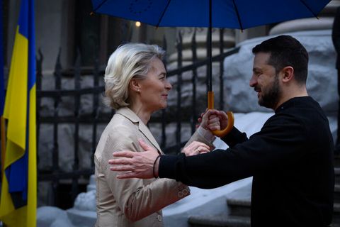 Selenskyj empfängt Von der Leyen in Kiew