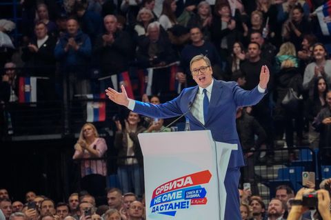 Prognosen Rund 42 Prozent für Regierungspartei bei Parlamentswahl im