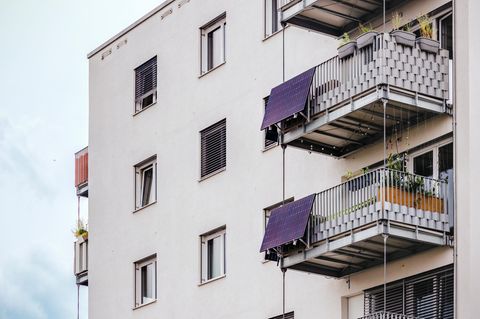 Haus mit Balkonkraftwerken
