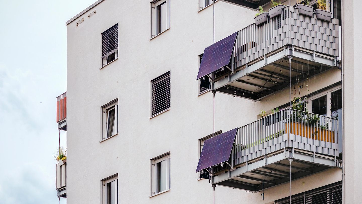 Haus mit Balkonkraftwerken