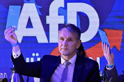 Auftritt in Gera: Thüringer AfD-Chef Höcke animiert Publikum zu verbotener Nazi-Parole