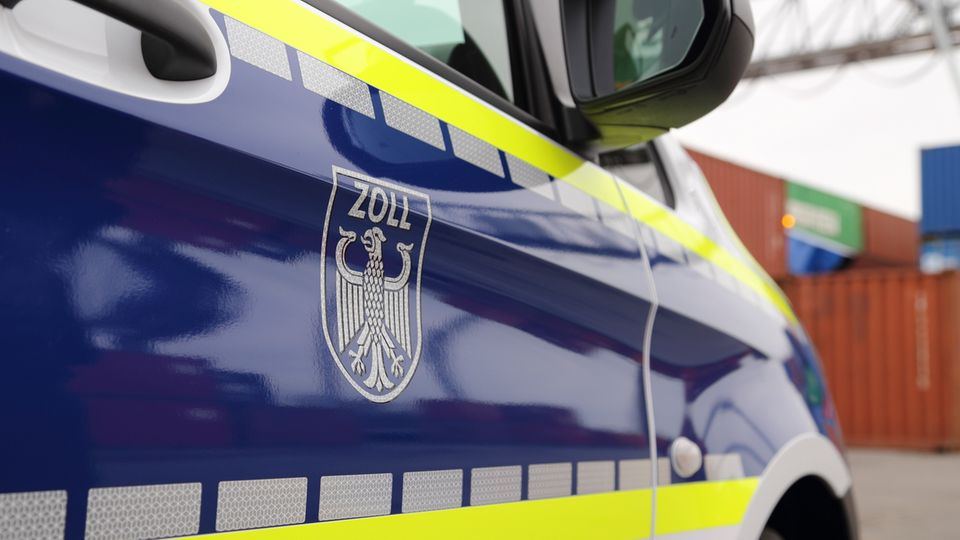 Der Zoll überprüfte zwei Objekte von More Nutrition (Symbolbild)