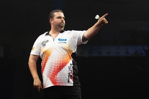 Seit dem Erreichen des WM-Halbfinales im vergangenen Jahr ist Gabriel Clemens, 40 Jahre alt, einem größeren Publikum bekannt. "The German Giant" unterlag damals dem späteren Weltmeister Michael Smith. In der Weltrangliste steht der Mann aus Saarlouis auf Platz 22 und ist die größte Hoffnung der deutschen Anhänger.