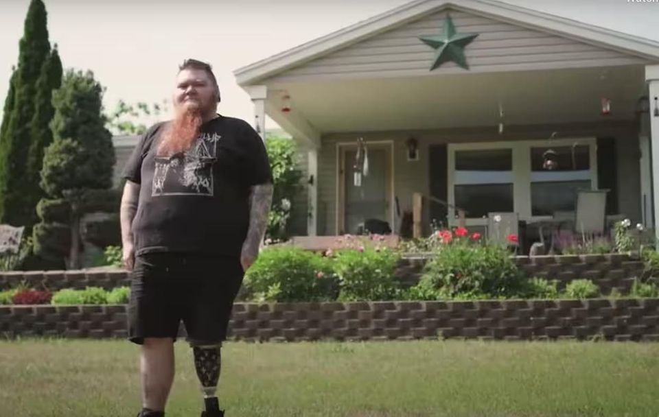 Erin Honeycutt, Amerikanerin, im Guinness Buch der Rekorde als Frau mit dem längsten Bart (30 Zentimeter)
