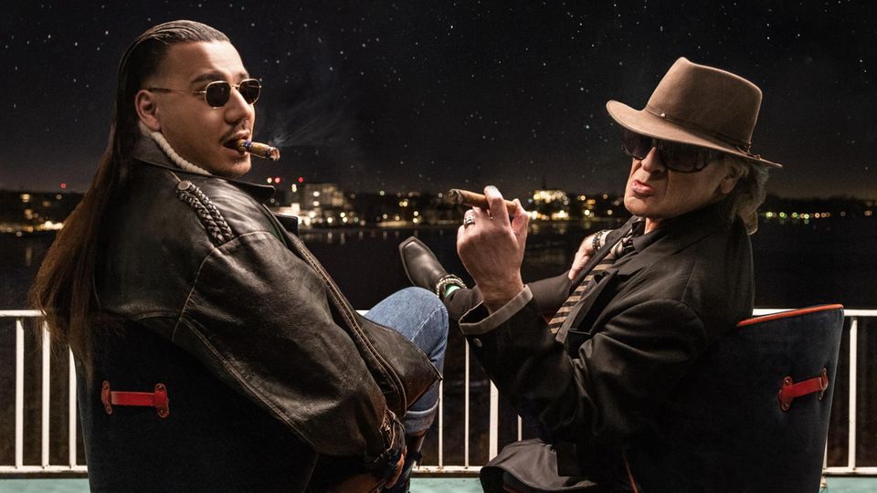 Rapper Apache und Udo Lindenberg rauchen Zigarre Rapper Apache und Udo Lindenberg rauchen Zigarre