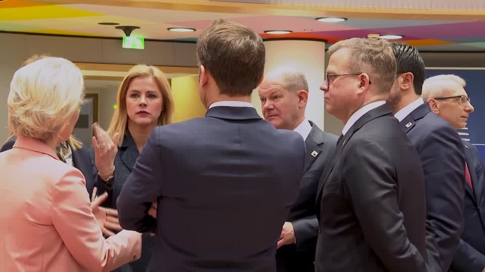 Video: EU stimmt für Beitrittsgespräche mit Ukraine Video: EU stimmt für Beitrittsgespräche mit Ukraine